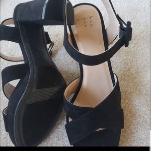 A NEW DAY black heels nwt